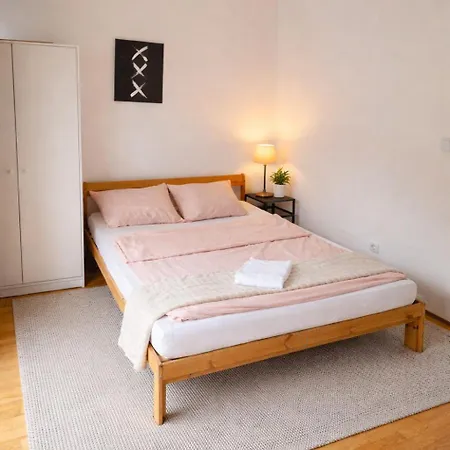 Furnished Room With Terrace In Central Vienna