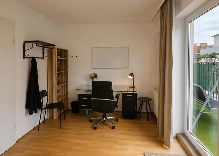 Гостьовий будинок Furnished With Terrace In